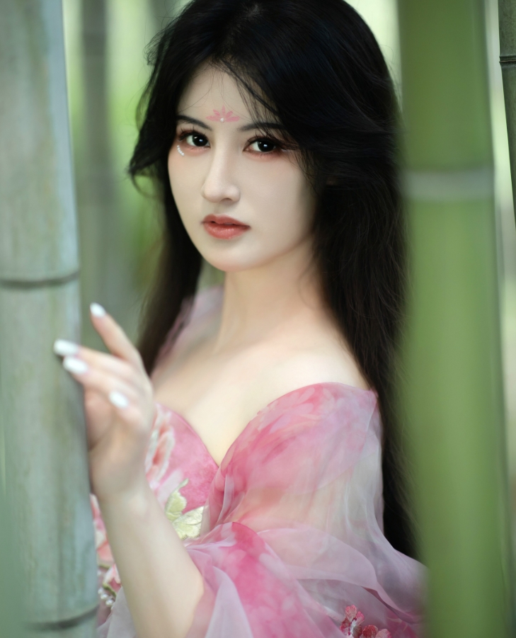 诗诗kiki写真合集下载:多样风格尽显Coser女神魅力【持续更新】