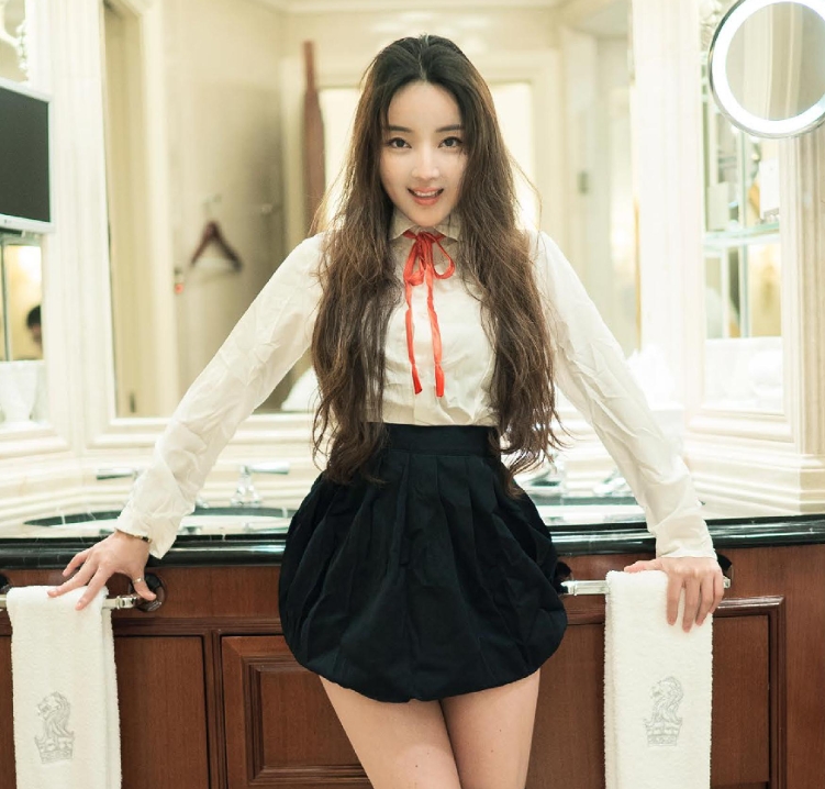 推女郎冬雪俐:温顺清甜的90后嫩模写真精选