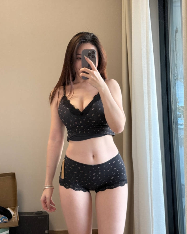 微密圈铁锤姐姐写真合集下载：揭秘河北颜值博主【持续更新】