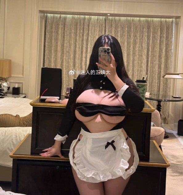 微密圈迷人的五姨太写真合集下载：多样风格尽显女神魅力【持续更新】