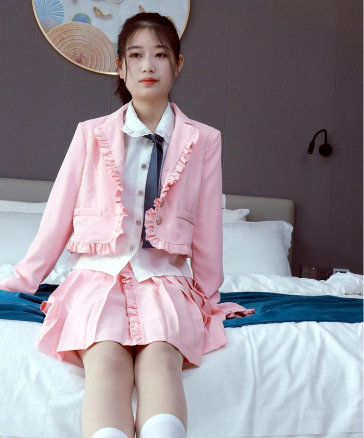 初夏女神写真合集下载：探索摄影艺术的多样魅力与精彩作品【持续更新】