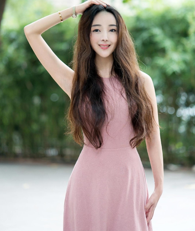 推女郎冬雪俐：温顺清甜的90后嫩模写真精选