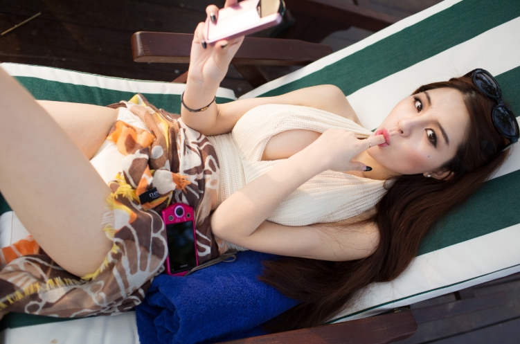 推女郎赵惟依写真合集:媲美娜美身材的性感嫩模火辣来袭!