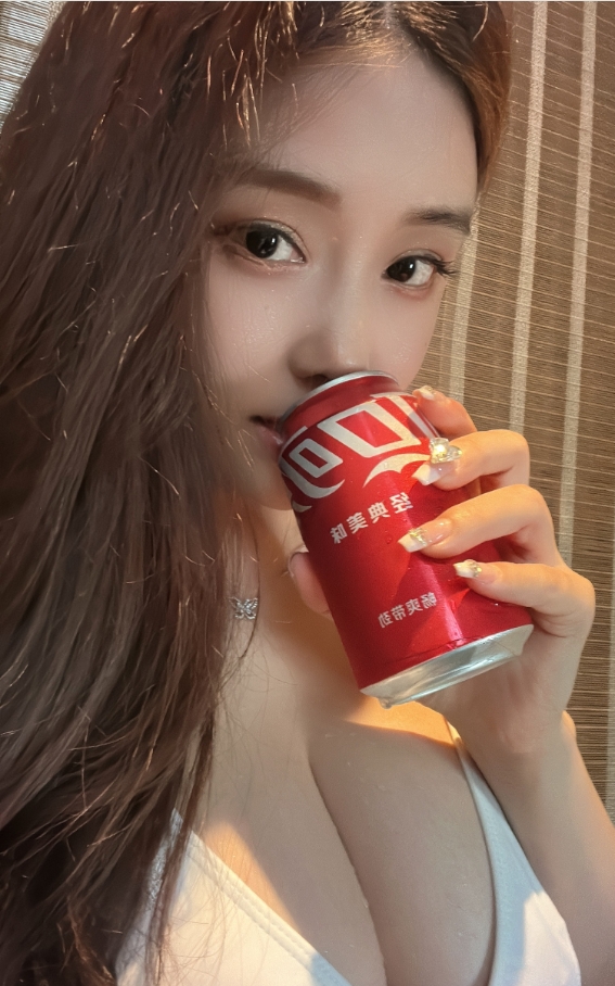 微密圈奶雯写真合集免费下载指南｜超人气成都抖音博主高清图集