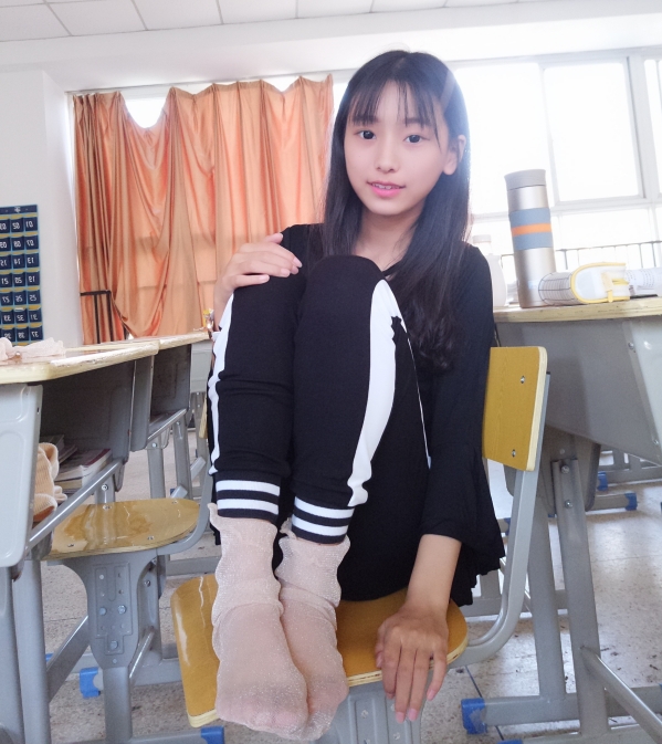 蓓蓓写真合集高清资源下载：知名模特多套作品全集[持续更新]