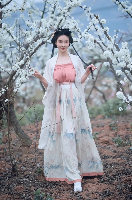 年年Nnian写真合集下载:从古风侠女到治愈系甜心,她的百变魅力全收录