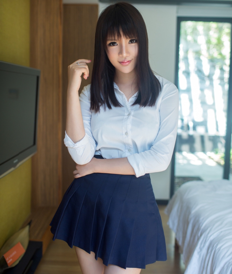 推女郎王依萌:萌颜巨乳女神,性感写真赏析