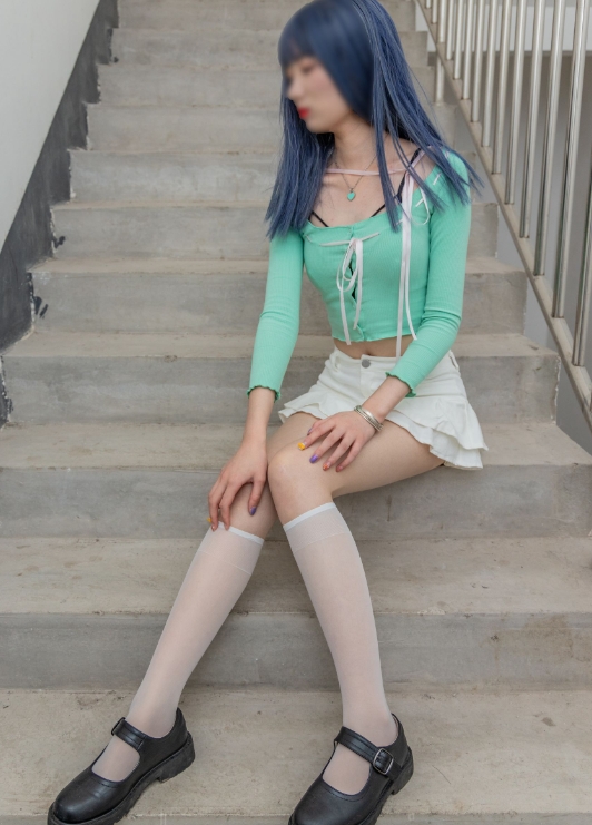 大生模拍写真合集下载:多样风格展现甜美魅力【持续更新】