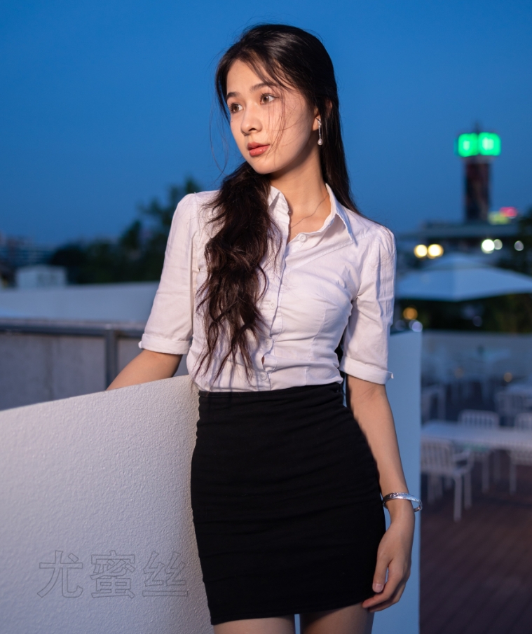 尤蜜丝写真作品合集下载:高质量穿搭写真全收录,满足你的视觉享受【持续更新】