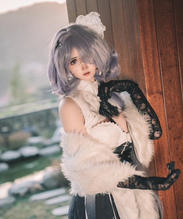 ​小礼好困写真合集下载：多样风格展现甜美魅力【持续更新】