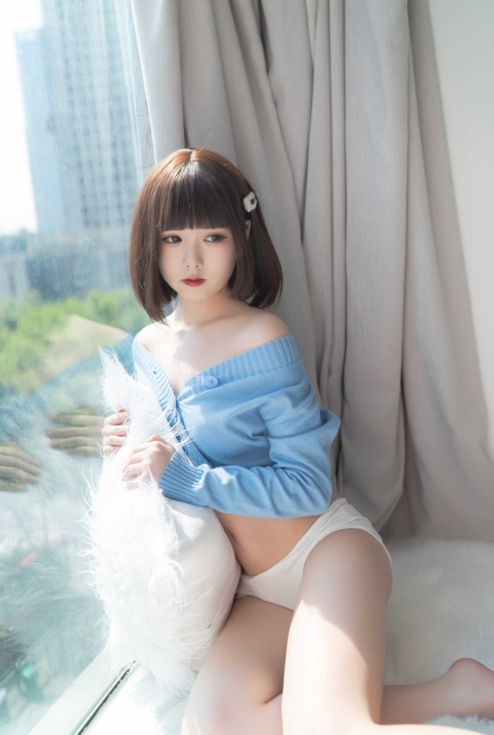 ​向小圆写真合集下载：可爱Coser的多样角色演绎【持续更新】