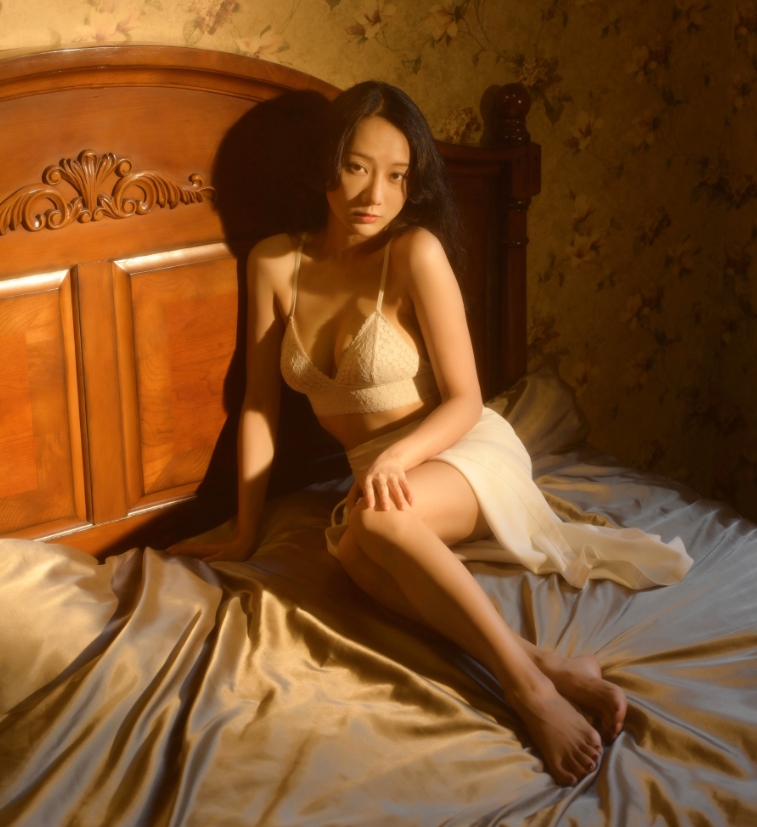 何嘉颖(猩一)写真合集下载:多才多艺的平面模特风采展示【持续更新】