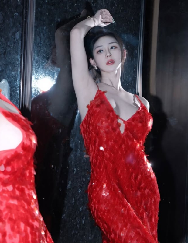 微密圈不爱笑的赛琳写真合集下载：多才多艺的网红博主风采展示【持续更新】