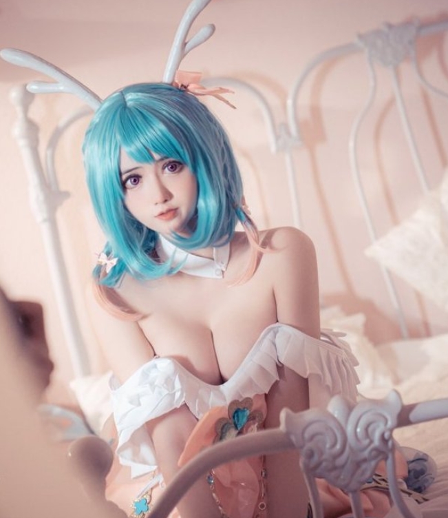 ​小礼好困写真合集下载：多样风格展现甜美魅力【持续更新】