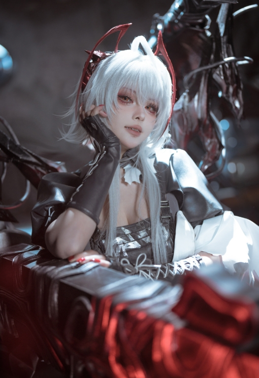 w百合欧皇子w写真合集下载:细数这位顶流Coser的多元角色演绎与高质量作品赏析【持续更新】