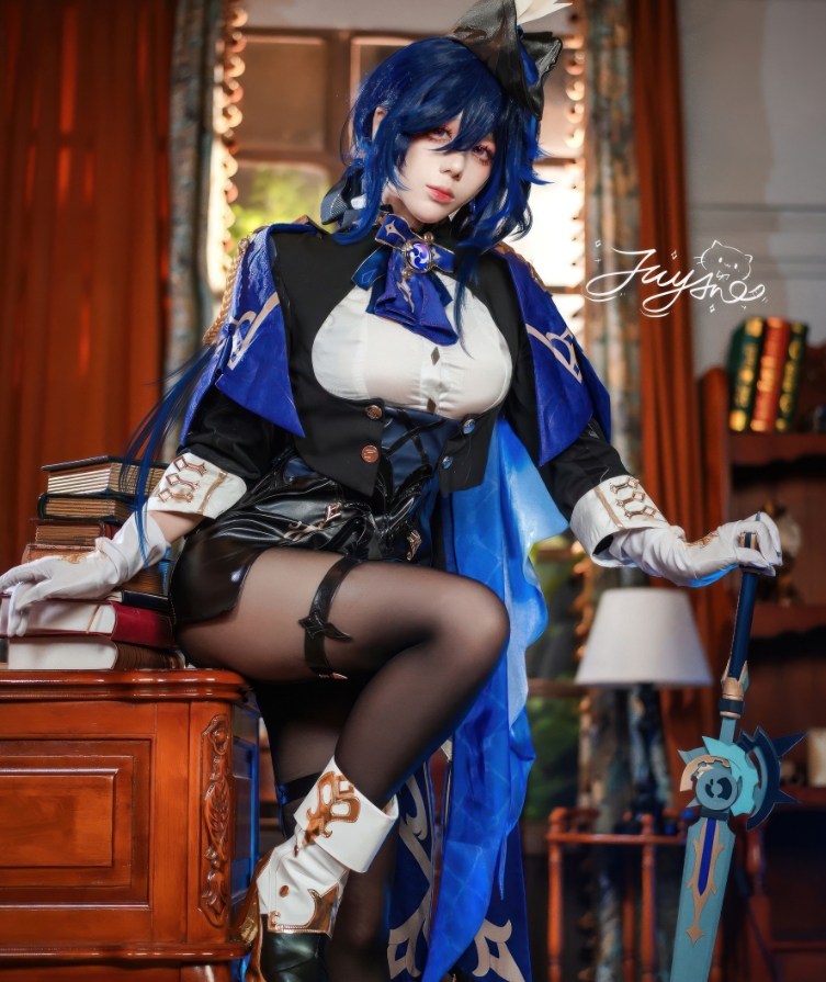 是什么鸽子(九言)写真合集下载:风格百变的高颜值Coser,全套美图欣赏【持续更新】