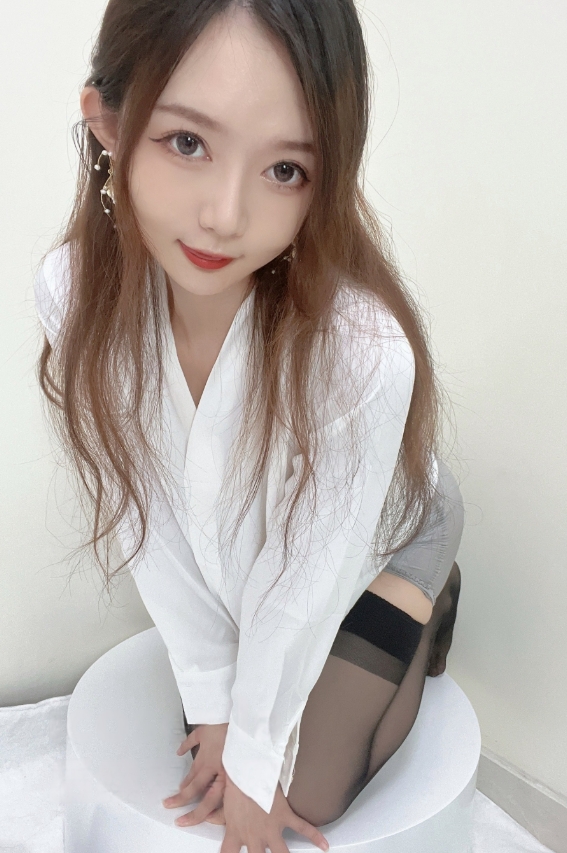 51酱写真合集下载:甜美风格与多样造型的完美结合,尽在此处【持续更新】