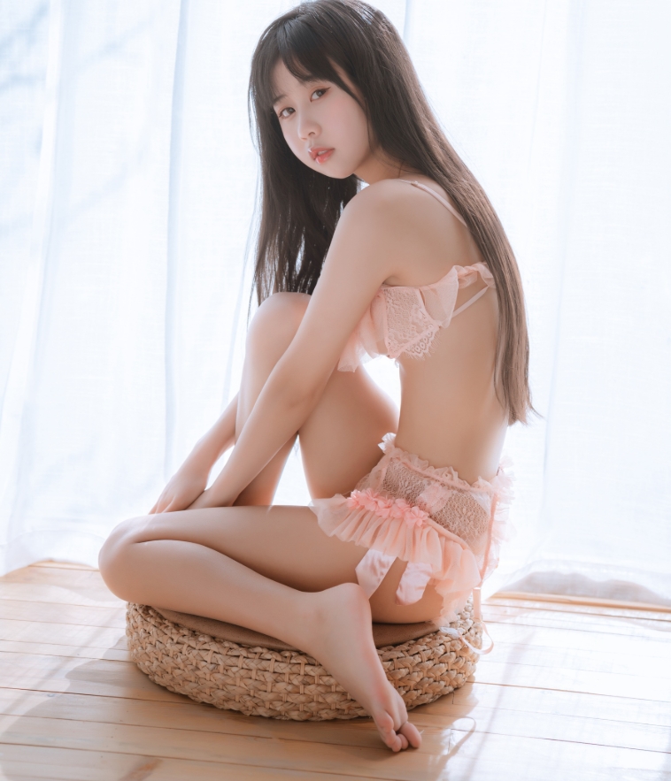 萌芽儿o0写真合集:甜美与性感交织的视觉盛宴下载推荐