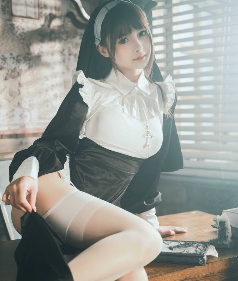 河豚抚子写真合集：复古与性感交织的女仆魅力写真下载【持续更新】