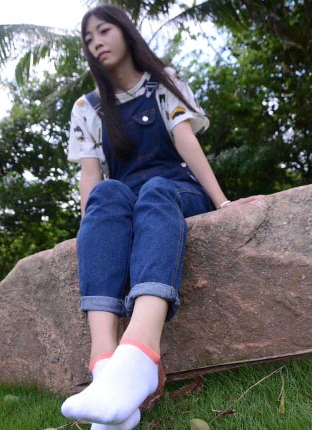 战前女神写真合集下载：恋足美腿棉袜女神级摄影作品全解析【持续更新】