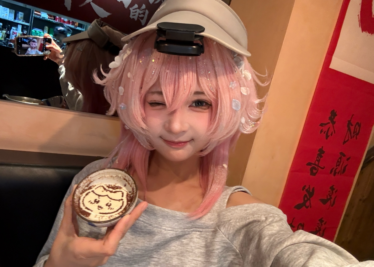 鱼子酱不能睡懒觉性感Cos写真合集下载,魅惑紫发女王美图公开