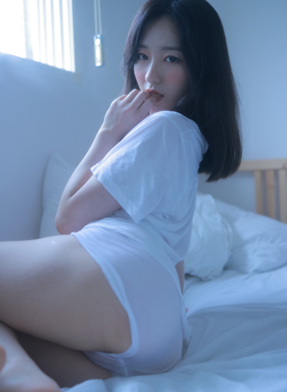 Sehee写真合集:韩国人气模特的高质量作品下载资源全解析【持续更新】