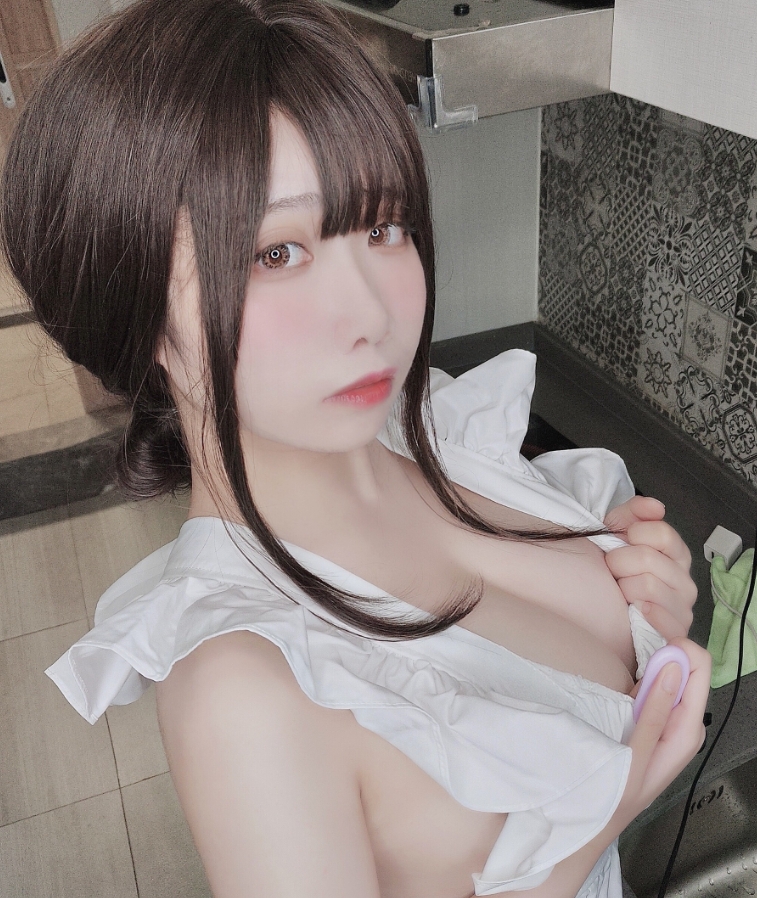 贞子蜜桃写真合集：性感女仆风、居家软萌、白裙私影三套精选作品下载