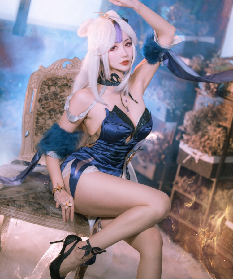 如月灰写真合集下载：知名Coser如月灰的多样作品赏析【持续更新】