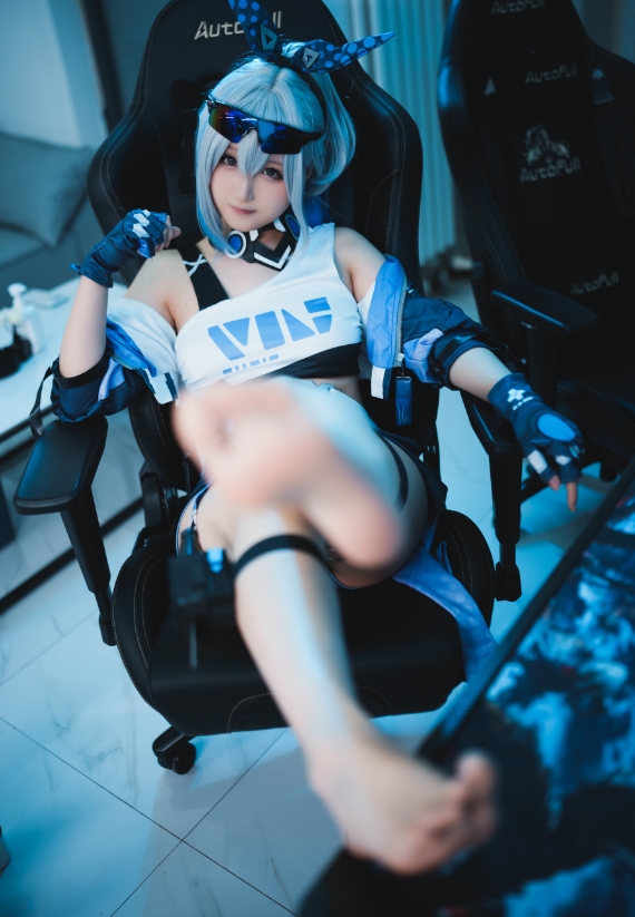 Seele麦麦写真合集下载：知名Coser Seele麦麦的多样作品赏析【持续更新】