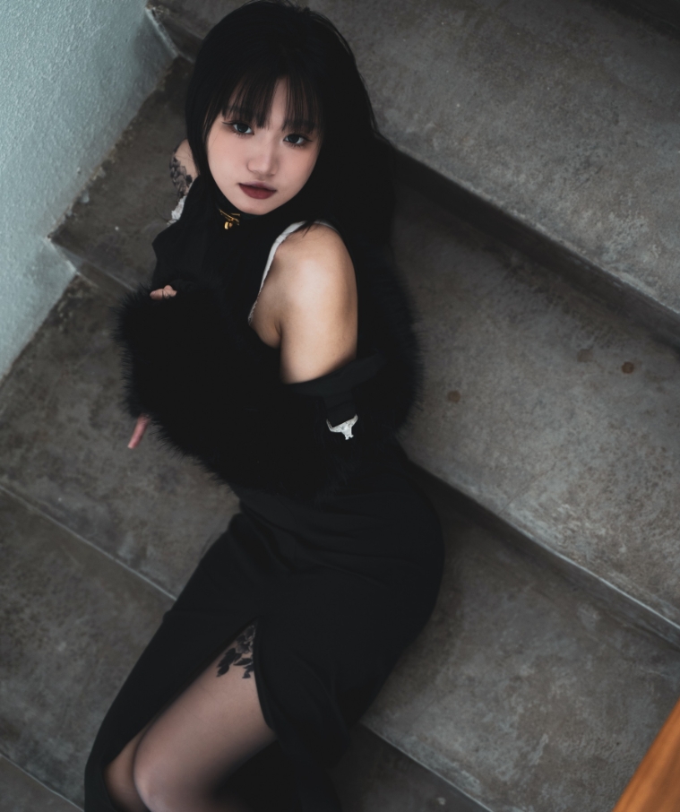 柒柒要乖哦写真合集下载：知名模特柒柒要乖哦的多样作品赏析【持续更新】