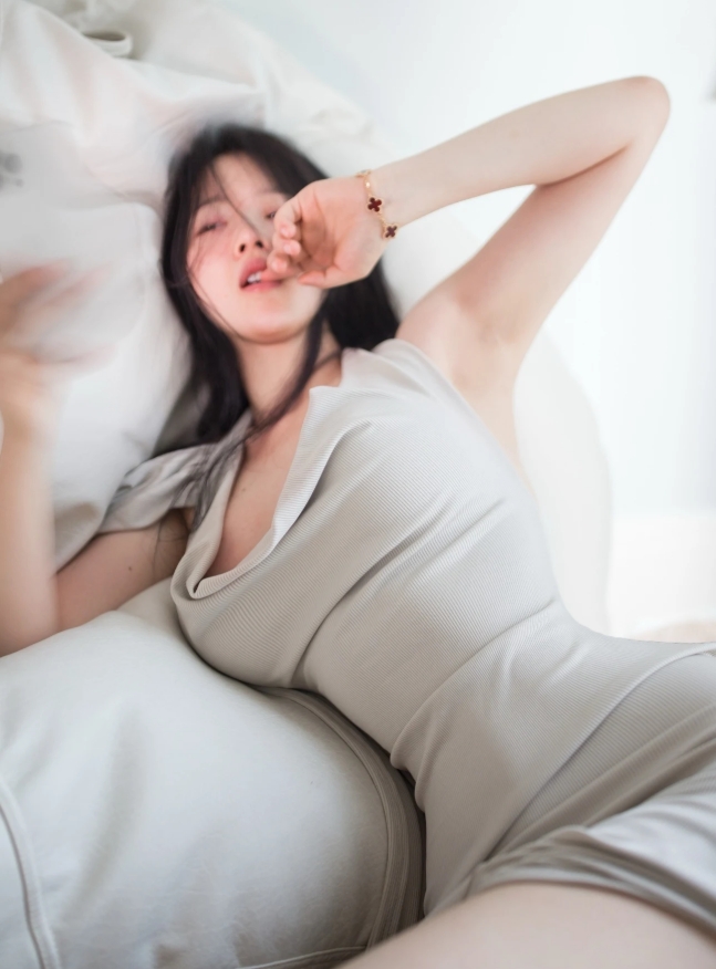 Cool文茜写真作品合集下载：性感气质写真图集全面整理推荐【持续更新】