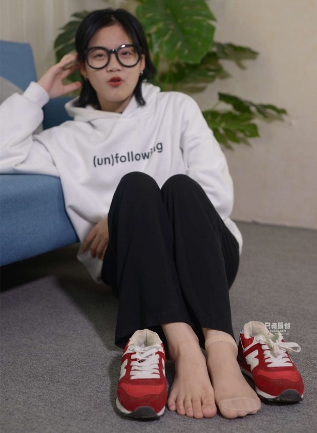 只糖原创写真合集下载：探索女性丝袜与足部题材摄影的艺术魅力【持续更新】