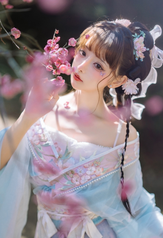 紫氯氯写真合集下载：梦幻猫娘与古风仙子演绎多重风格诱惑美学