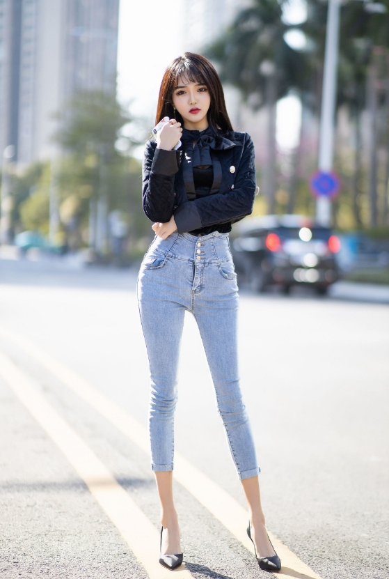 Miko酱吖写真合集下载:探索Miko酱吖Vol.212牛仔裤街拍与Vol.235内衣私房高质量图包全集【持续更新】