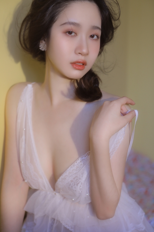 摄影师A‑mu写真合集下载:探索A‑mu唯美人像作品52期主题图包全集【持续更新】