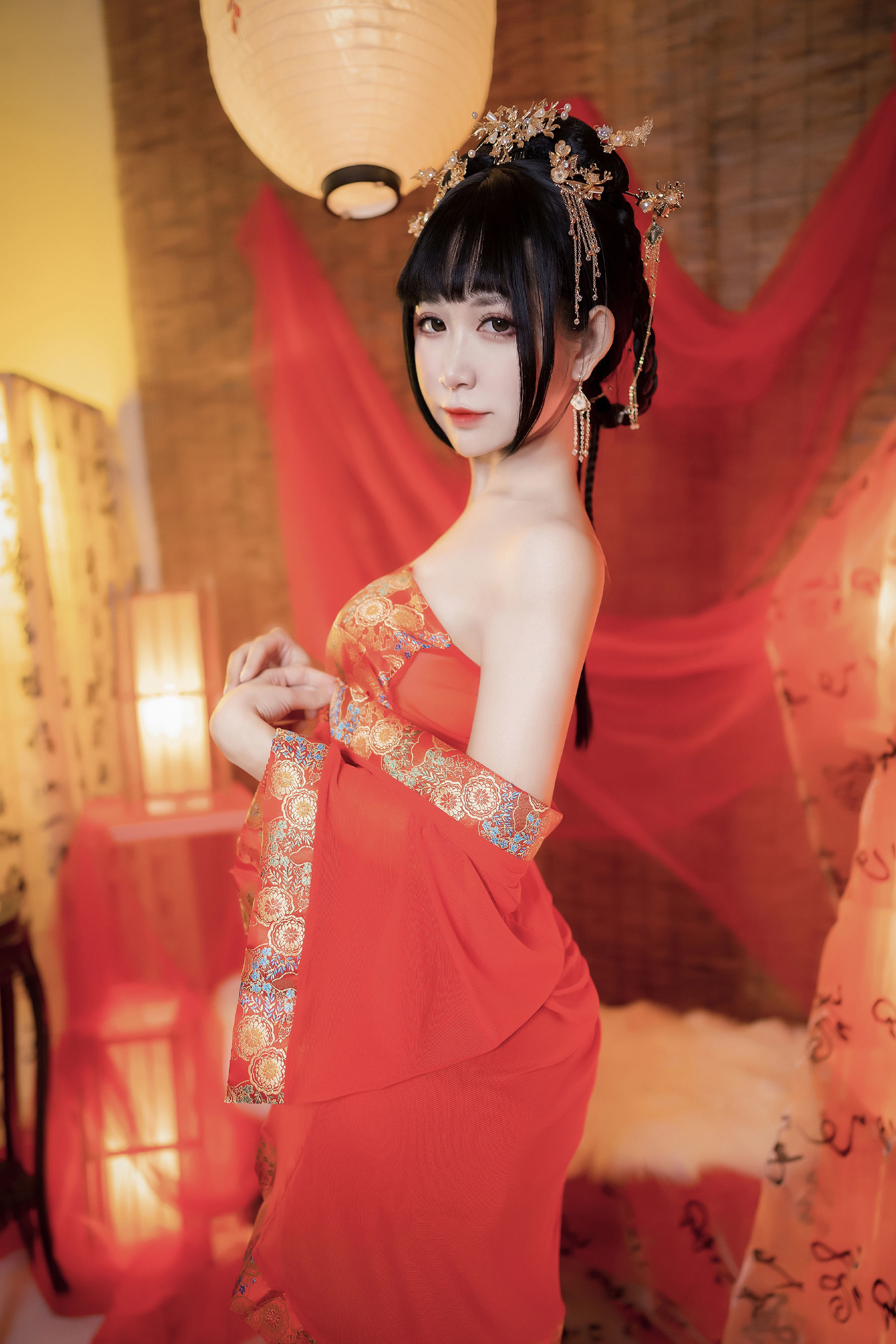 阮邑Fairy写真合集下载|知名 Coser 与摄影表现解析
