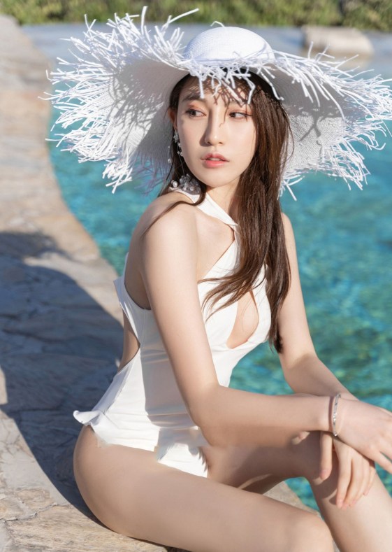 Lynn刘奕宁写真图片合集|高清写真全集免费下载