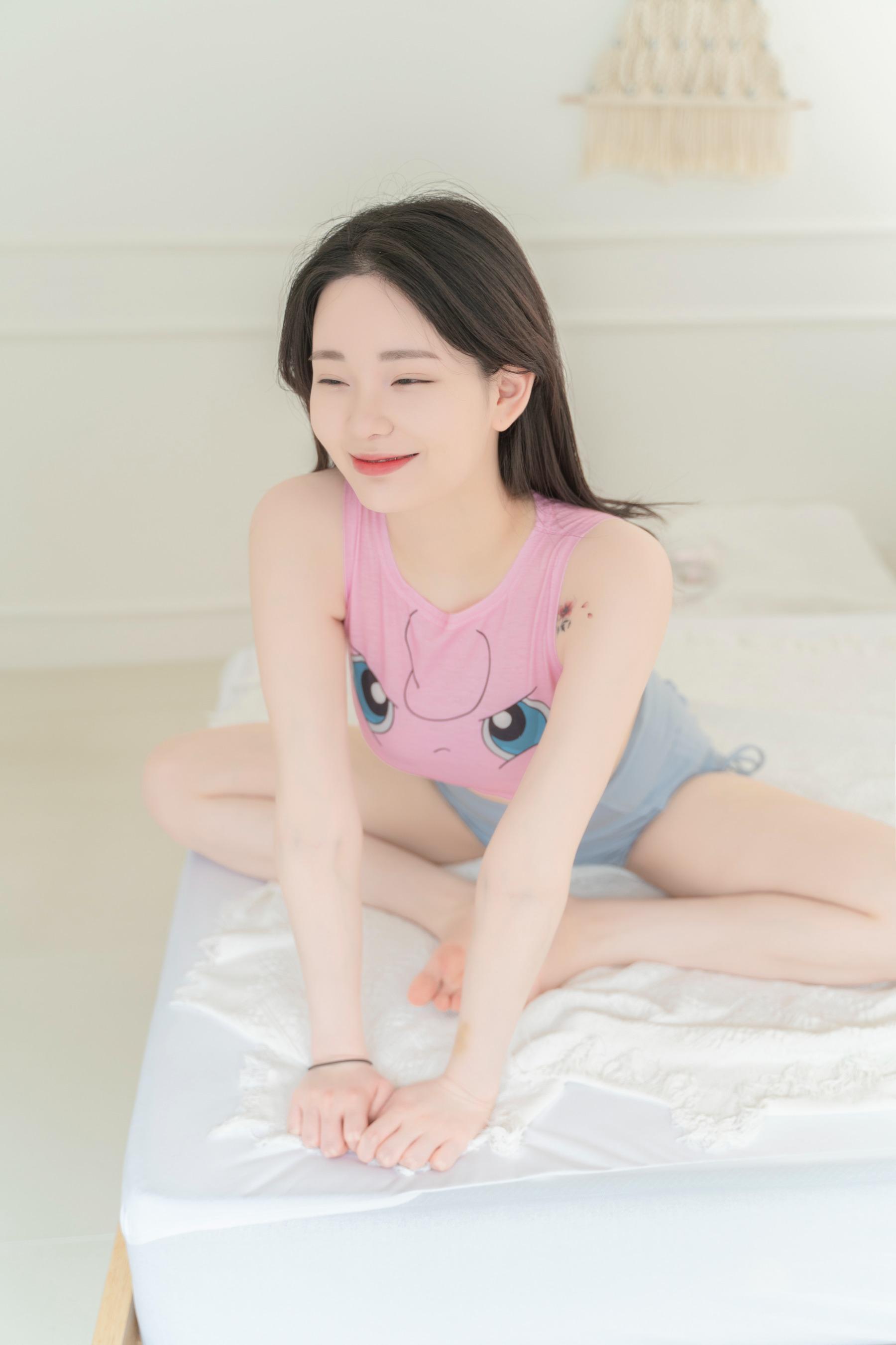 ROGLE 写真合集下载！韩系写真品牌的自然光暖色调 + 清新轻柔风高清图集