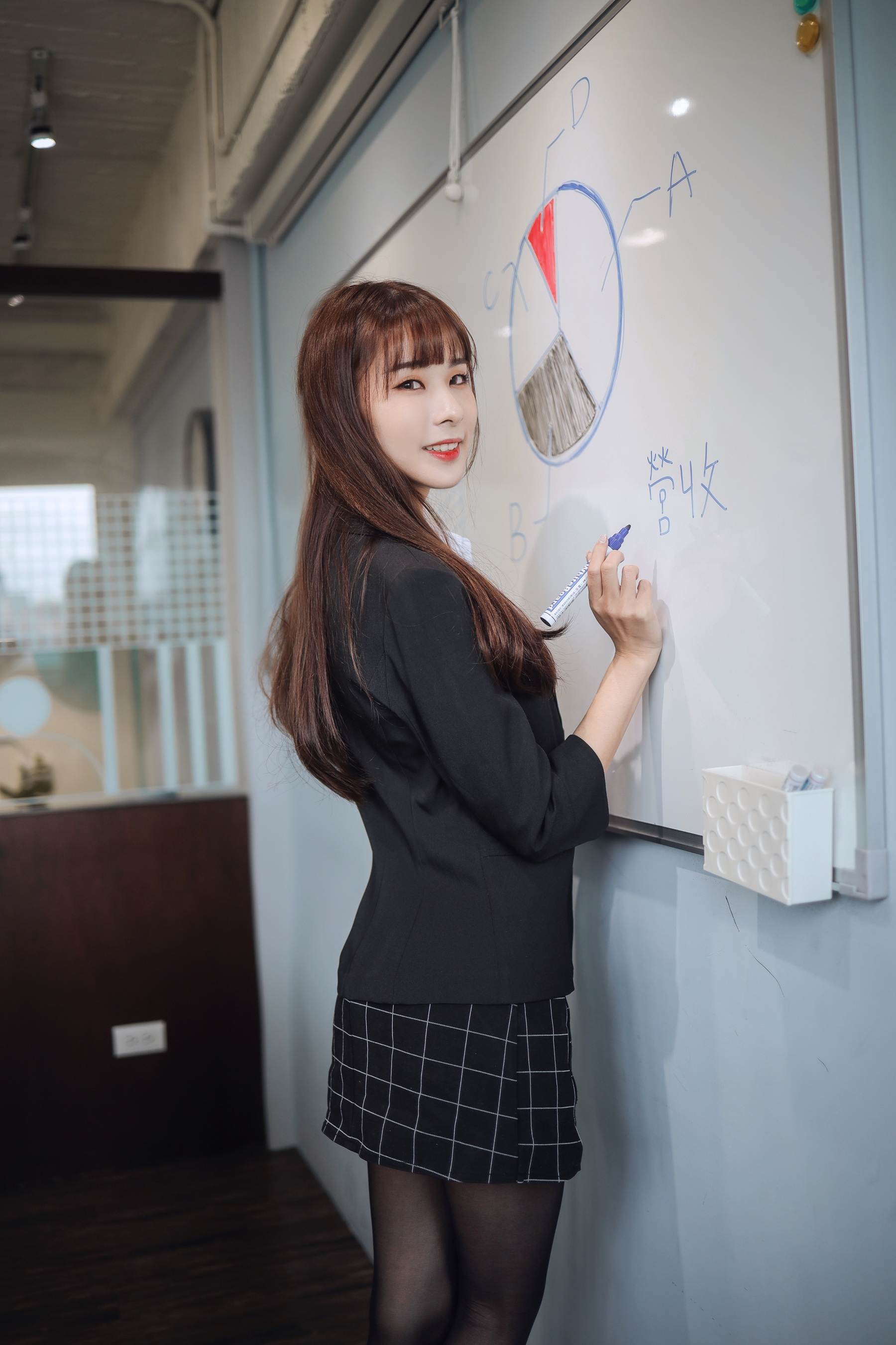 泥泥汝 Niniru写真合集下载｜台湾人气YouTuber与创作者介绍