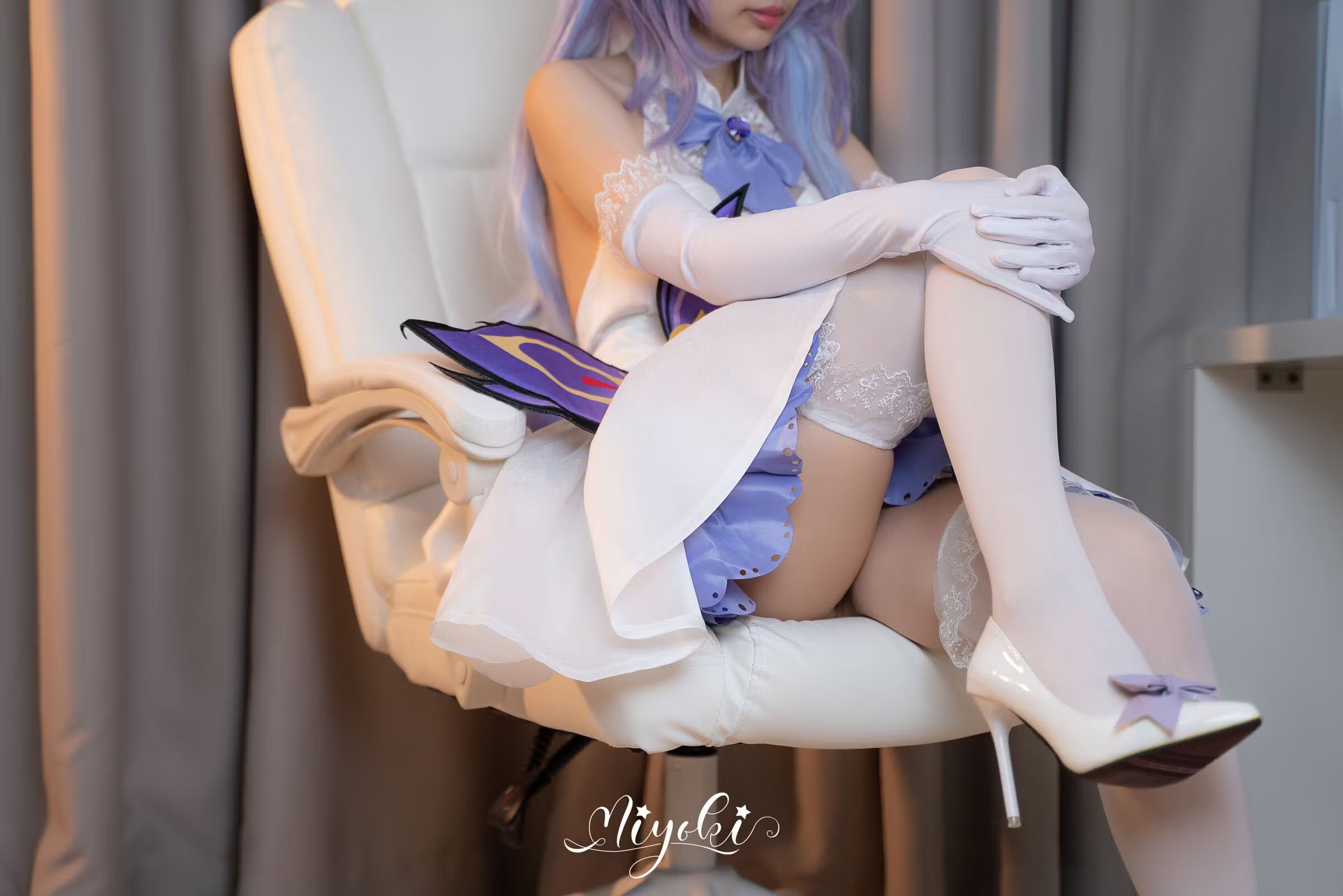 知名美女铃木美咲写真合集下载：套高清足控丝袜cosplay福利