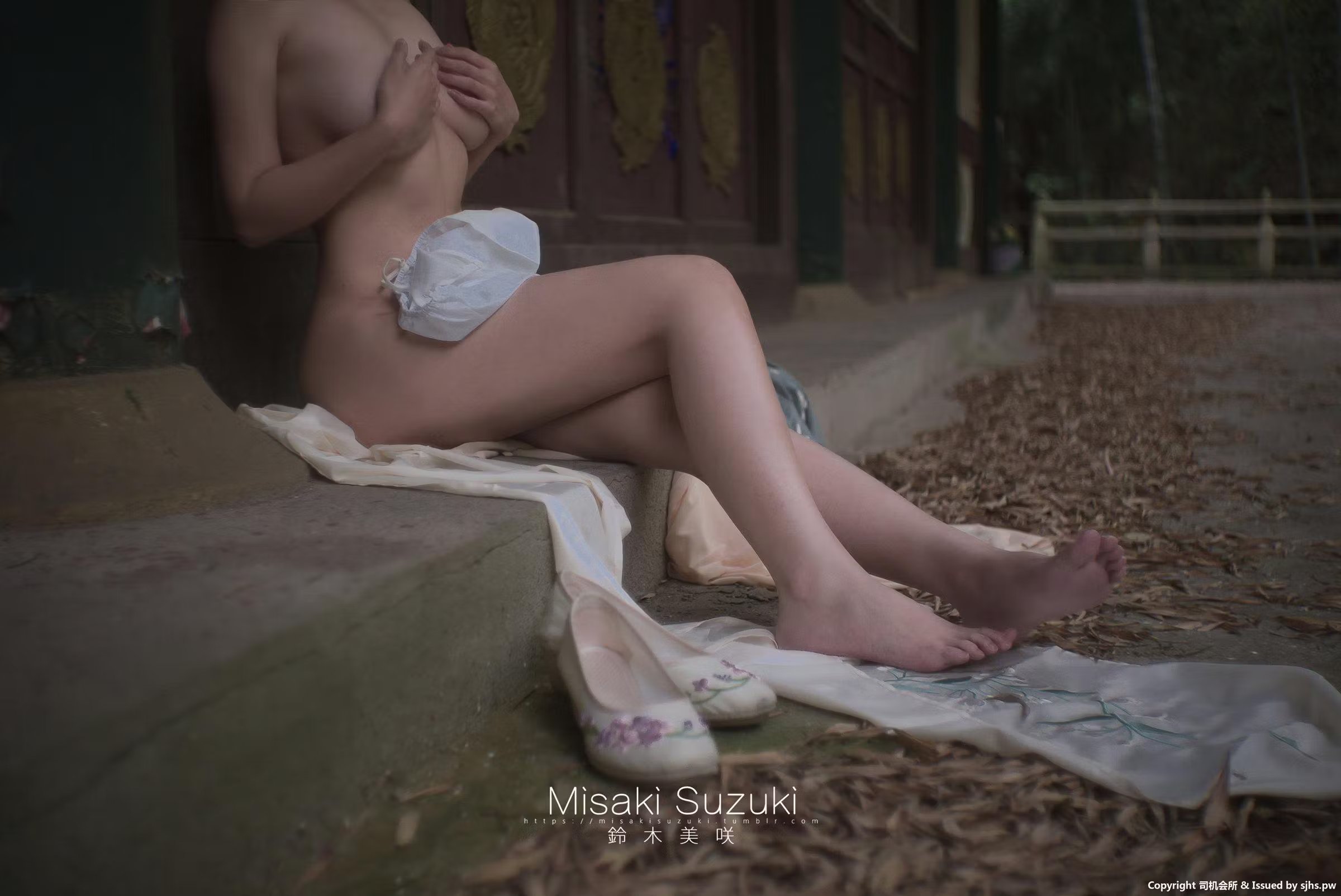 知名美女铃木美咲写真合集下载：套高清足控丝袜cosplay福利