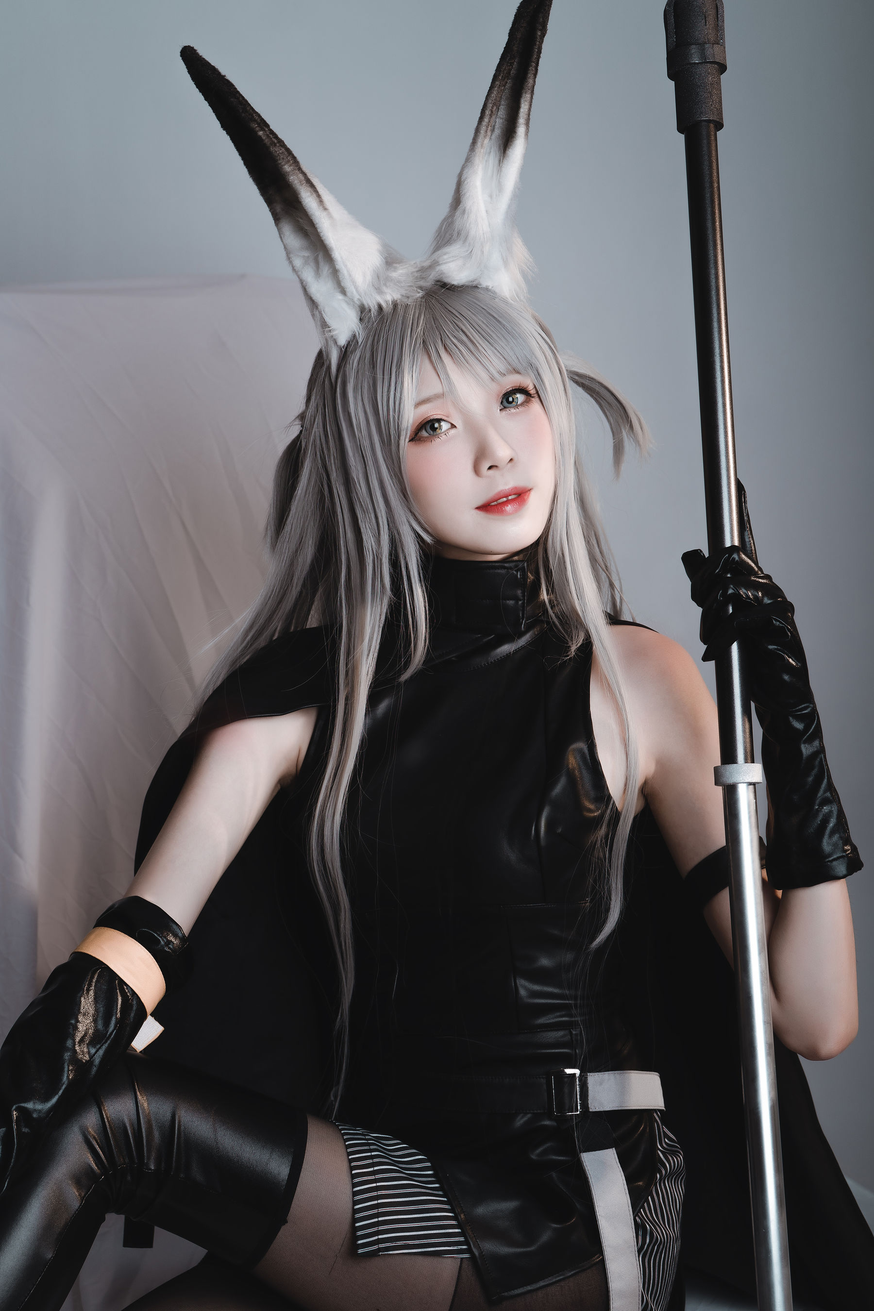 炸酱沐沐写真合集下载：元气少女化身动漫女神，每一张都是光影下的动人瞬间