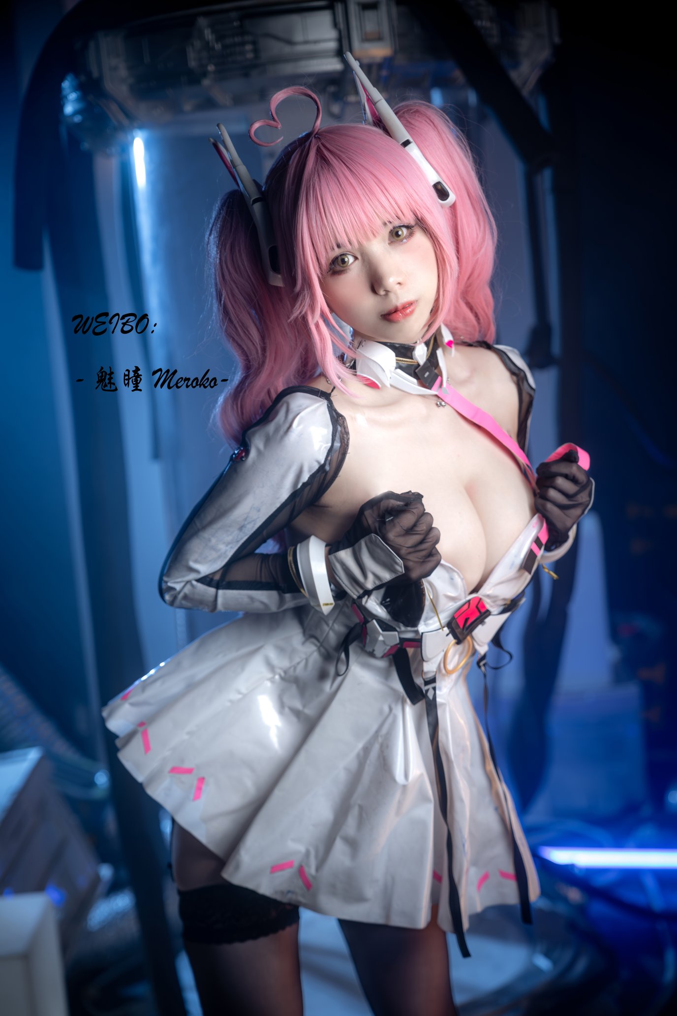 魅瞳Meroko全套写真合集下载：从OL黑丝到旗袍御姐，这双“魅瞳”谁顶得住？