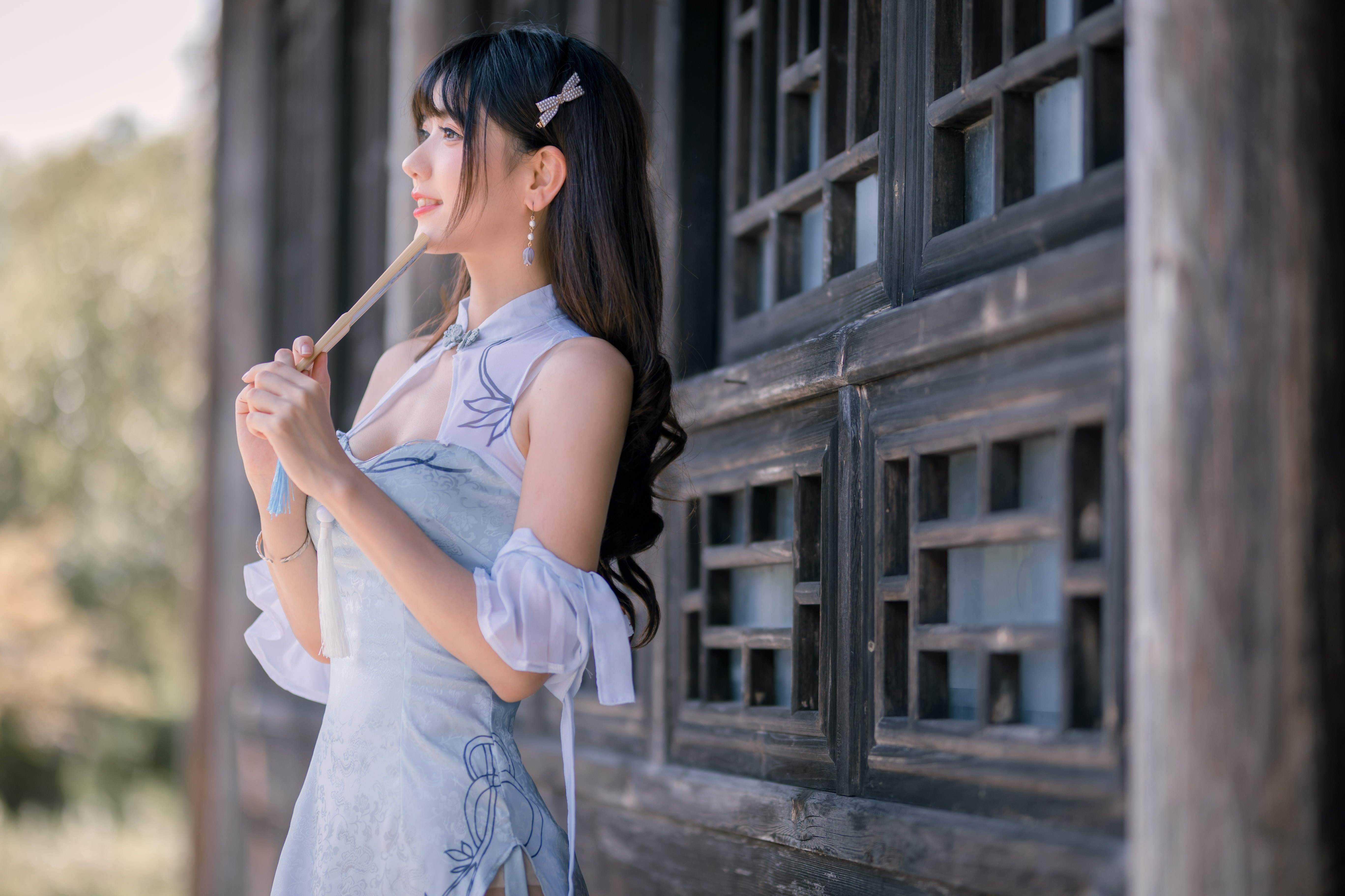 沉迷汉堡王角色作品:元气宅舞与多线服装主题的镜头表现